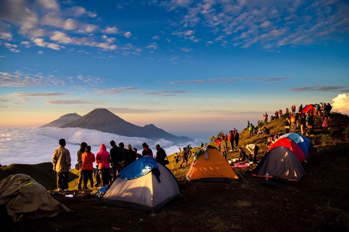 Banyak pendaki yag memilih camp di tempat tersebut via infopendaki.com